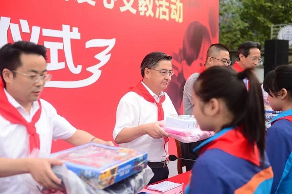 “助力幫扶 愛心同行”——中國華融青年支教服務(wù)團赴宣漢縣開展黨史學習教育暨愛心支教活動